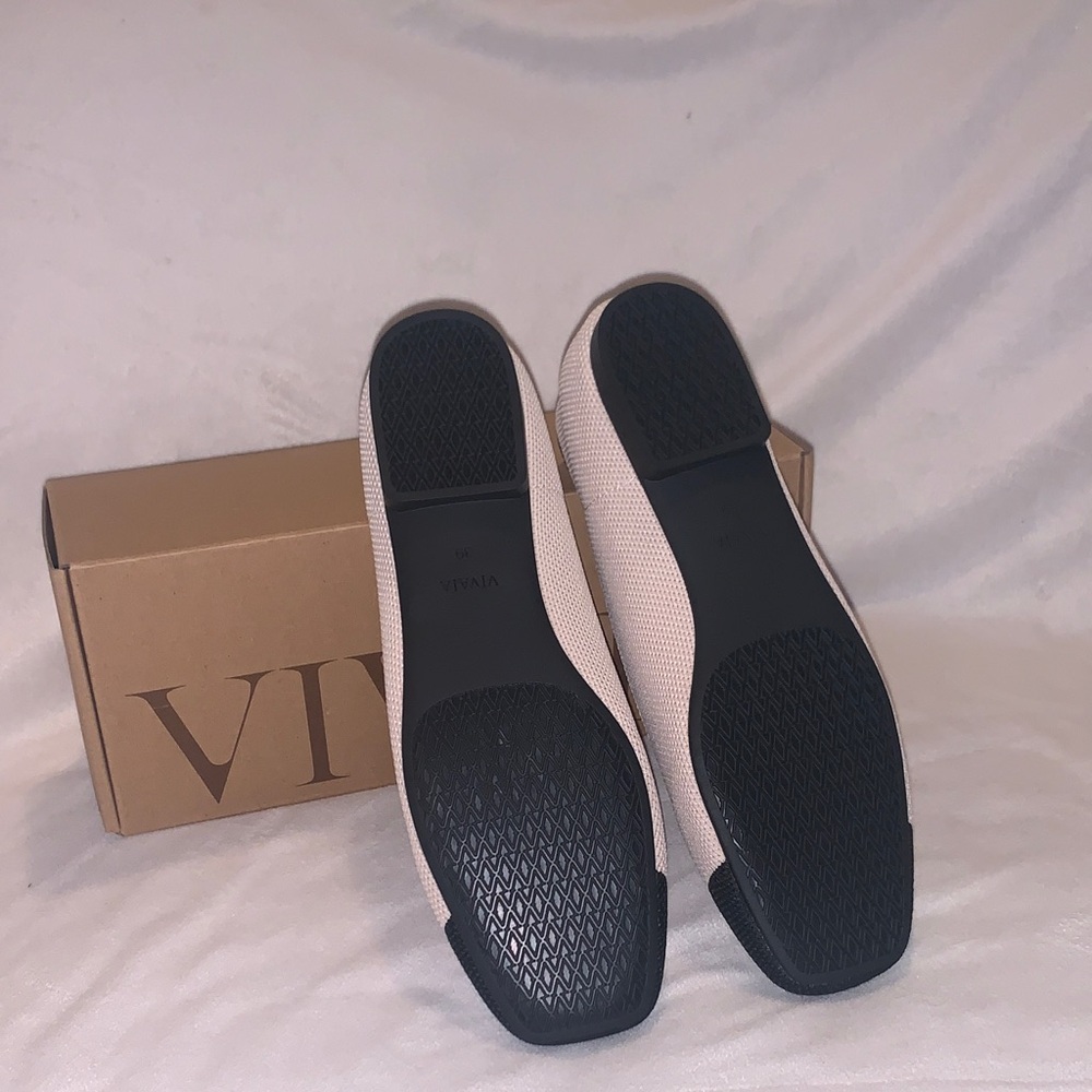 VIVAIA Margot 2.0 Square-Toe V-Cut Flats in Cream and Ivory Black - Picture 4 of 5